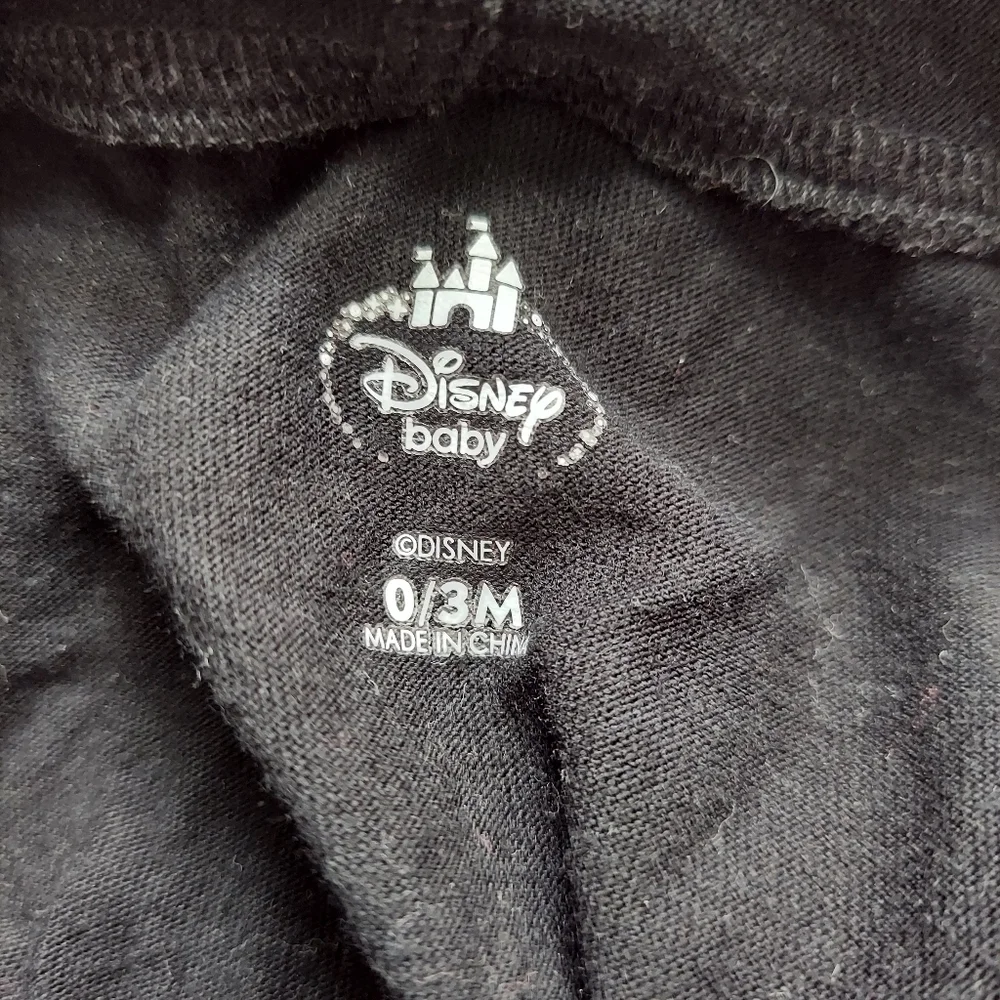 ⭐️5/$30-Minnie Mouse hooded outfit, 0-3 months, hood has ears and bow